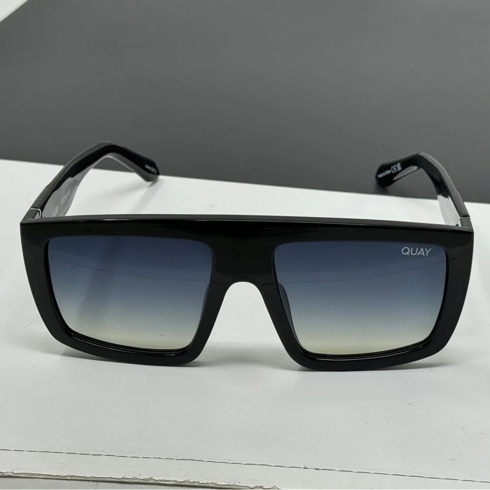 Quay australia GET IN LINE Black flat top shield sunglasses